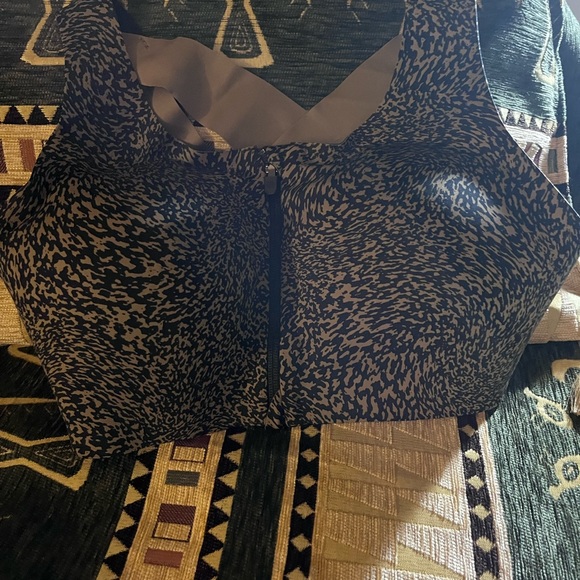 Lululemon Enlite Sports Bra. - Picture 7 of 8